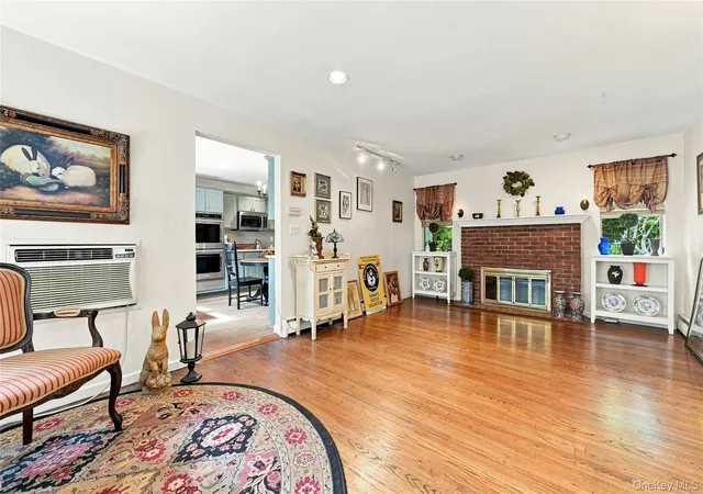 Photo 3 of Single family home for sale at 40 Cliftwood Dr, Huntington, NY 11743 | MLS# 1046300 | Listing updated on 2026-10-06