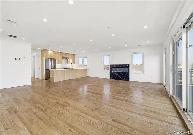 Listing Photo 5 - Condo for sale in building located at 550 E Harrison St, Long Beach, NY 11561