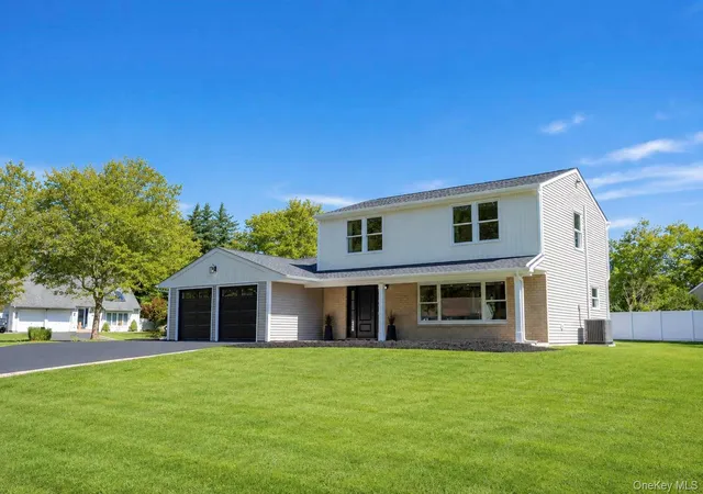 Photo 3 of Single family home for sale at 25 Crater Lake Dr, Brookhaven, NY 11727 | MLS# 1046323 | Listing updated on 2026-09-20