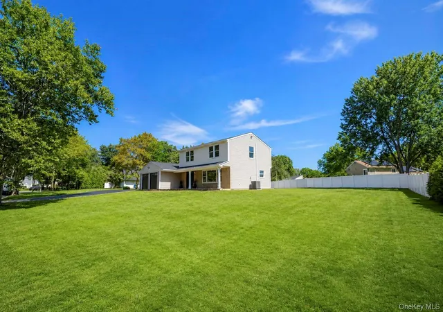 Photo 3 of Single family home for sale at 25 Crater Lake Dr, Brookhaven, NY 11727 | MLS# 1046323 | Listing updated on 2026-09-20