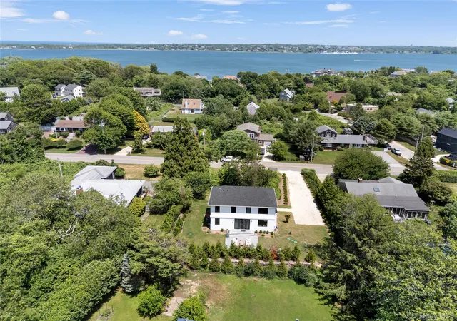Photo 2 of Single family home for sale at 166 Greenwich St, East Hampton, NY 11954 | MLS# 1046325 | Listing updated on 2026-09-03