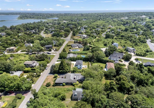 Photo 3 of Single family home for sale at 166 Greenwich St, East Hampton, NY 11954 | MLS# 1046325 | Listing updated on 2026-09-03