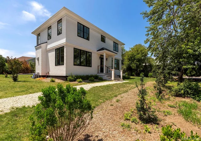 Photo 3 of Single family home for sale at 166 Greenwich St, East Hampton, NY 11954 | MLS# 1046325 | Listing updated on 2026-09-03