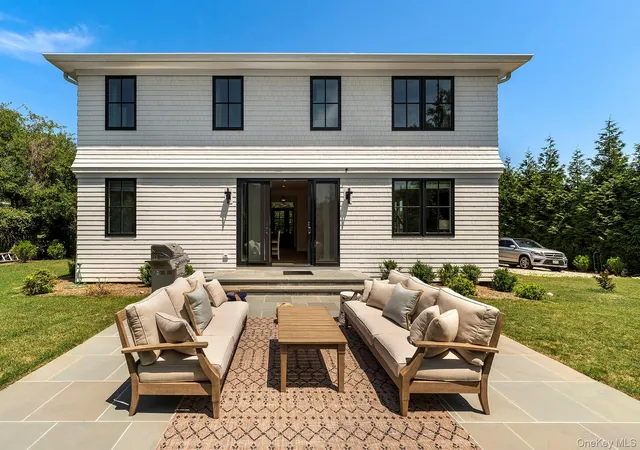 Photo 4 of Single family home for sale at 166 Greenwich St, East Hampton, NY 11954 | MLS# 1046325 | Listing updated on 2026-09-03