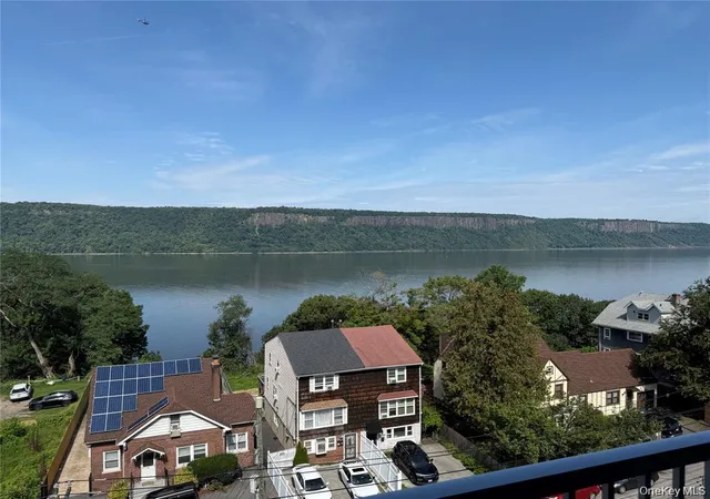Photo 3 of Sale Pending at 678 Warburton Ave #4F, Yonkers, NY 10701 | MLS# 1046351 | Listing updated on 2026-10-06