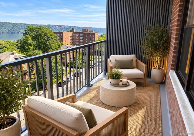 Photo 2 of Sale Pending at 678 Warburton Ave #4F, Yonkers, NY 10701 | MLS# 1046351 | Listing updated on 2026-10-06