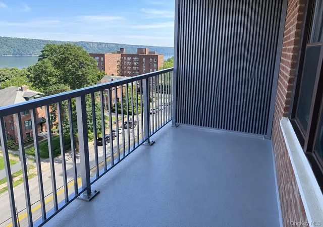 Photo 3 of Sale Pending at 678 Warburton Ave #4F, Yonkers, NY 10701 | MLS# 1046351 | Listing updated on 2026-10-06