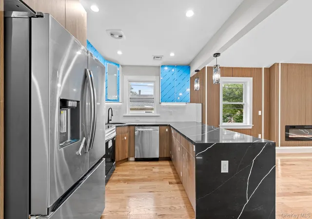 Listing Photo 4 - Condo for sale in building located at 25770 145th Ave, New York, NY 11422