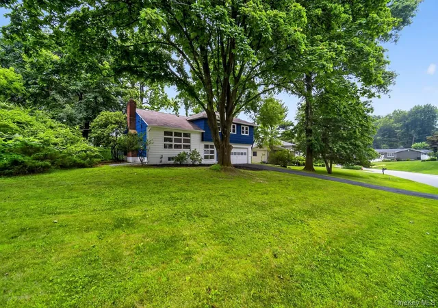 Photo 3 of Single family home for sale at 31 Old Farms Rd, Poughkeepsie, NY 12603 | MLS# 1046416 | Listing updated on 2026-09-08