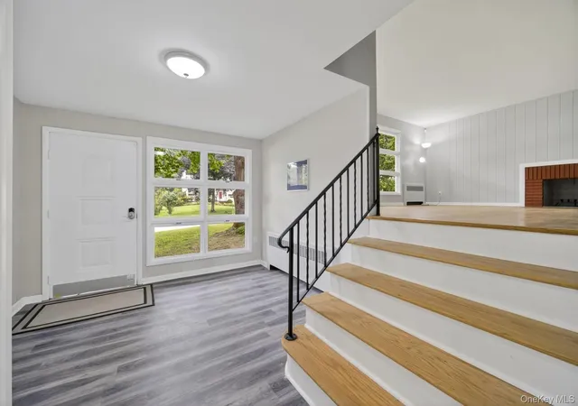 Photo 3 of Single family home for sale at 31 Old Farms Rd, Poughkeepsie, NY 12603 | MLS# 1046416 | Listing updated on 2026-09-08
