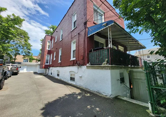 Photo 3 of Sale Pending at 836 Revere Ave, New York, NY 10465 | MLS# 1046422 | Listing updated on 2026-10-01