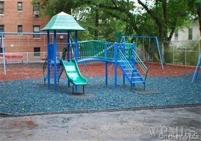 Listing Photo 2 - Condo for sale in building located at 1 Fisher Dr, Mount Vernon, NY 10550 - Unit #505