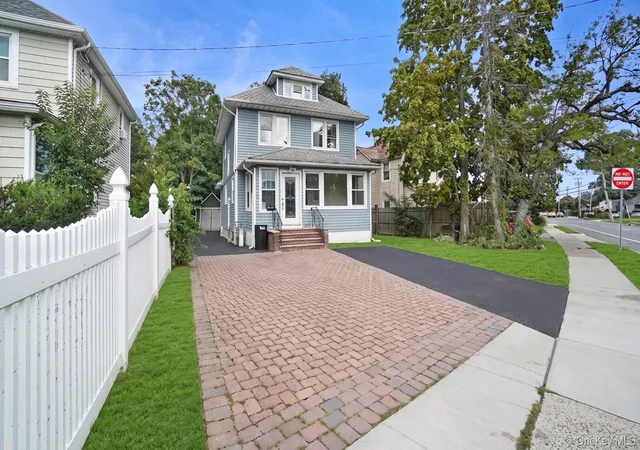 Photo 1 of Single family home for sale at 139 5th Avenue, Islip, NY 11706 | MLS# 1046448 | Listing updated on 2026-09-07