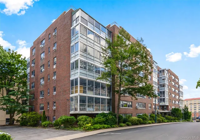 Photo 2 of Condo for sale at 2 Washington Sq #5G, Mamaroneck, NY 10538 | MLS# 1046456 | Listing updated on 2026-10-07