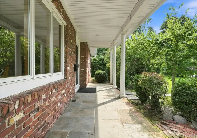 Photo 2 of Single family home for sale at 4 Saltmeadow Ln, Islip, NY 11705 | MLS# 1046457 | Listing updated on 2026-09-08