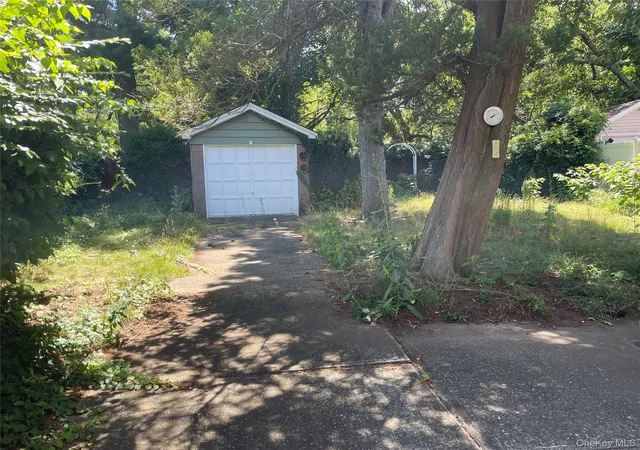 Photo 4 of Single family home for sale at 80 31 64th Lane, New York, NY 11385 | MLS# 1046461 | Listing updated on 2026-09-09