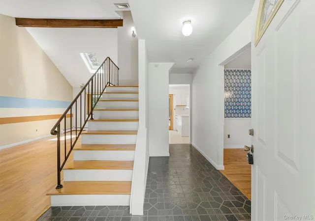 Photo 3 of Single family home for sale at 2 Peter A Beet Dr, Cortlandt, NY 10567 | MLS# 1046478 | Listing updated on 2026-09-04