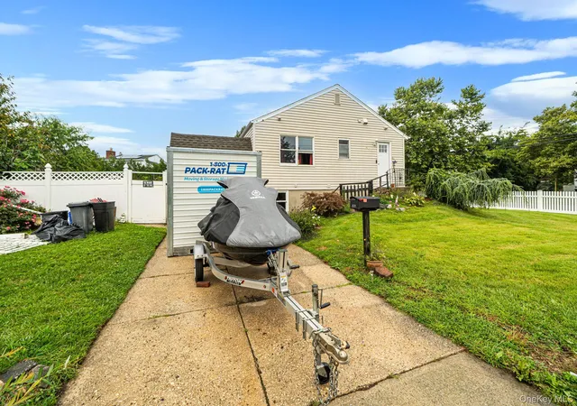 Photo 2 of Sale Pending at 407 W Main St, Babylon, NY 11702 | MLS# 1046479 | Listing updated on 2026-09-26