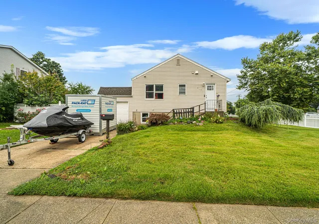 Photo 3 of Sale Pending at 407 W Main St, Babylon, NY 11702 | MLS# 1046479 | Listing updated on 2026-09-26