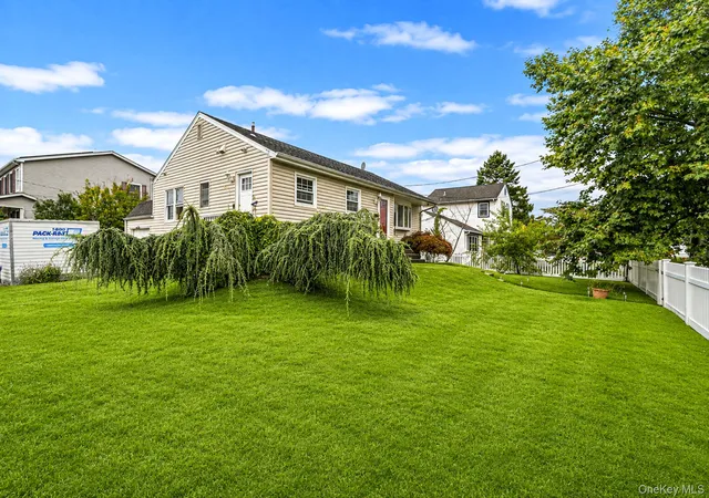 Photo 4 of Sale Pending at 407 W Main St, Babylon, NY 11702 | MLS# 1046479 | Listing updated on 2026-09-26