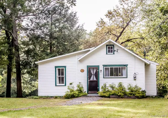 Photo 2 of Single family home for sale at 126 Glenerie Blvd, Saugerties, NY 12477 | MLS# 1046505 | Listing updated on 2026-09-29