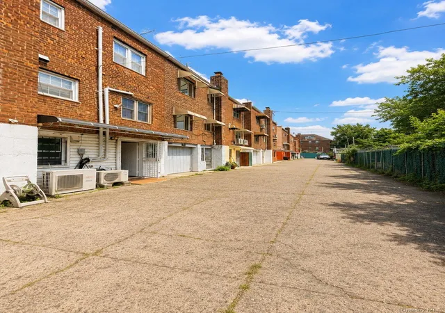 Photo 3 of Single family home for sale at 2130 Batchelder St, New York, NY 11229 | MLS# 1046520 | Listing updated on 2026-09-04