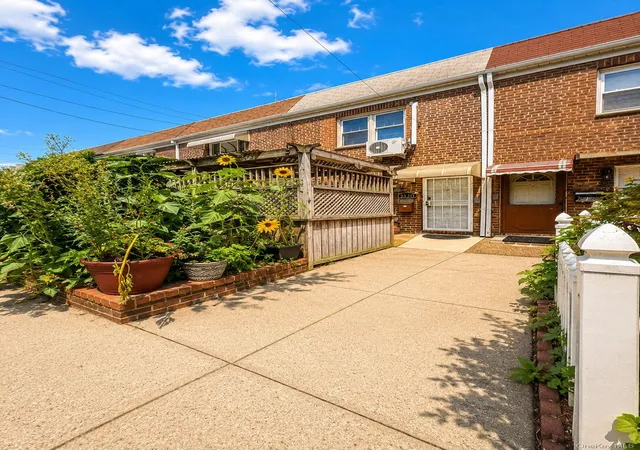 Photo 3 of Single family home for sale at 2130 Batchelder St, New York, NY 11229 | MLS# 1046520 | Listing updated on 2026-09-04