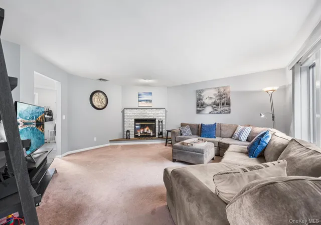 Photo 3 of Single family home for sale at 5 Rome Ct, Cortlandt, NY 10567 | MLS# 1046525 | Listing updated on 2026-10-04
