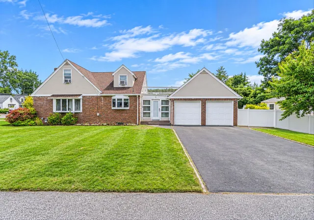 Photo 2 of Single family home for sale at 49 Seafield Ln, Islip, NY 11706 | MLS# 1046542 | Listing updated on 2026-09-06