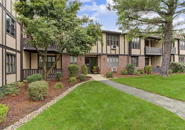 Photo 3 of Condo for sale at 962 Sierra Vista Ln, Clarkstown, NY 10989 | MLS# 1046544 | Listing updated on 2026-09-27