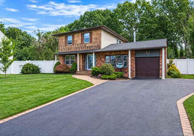 Photo 2 of Sale Pending at 87 Wexford Dr, Islip, NY 11769 | MLS# 1046548 | Listing updated on 2026-09-29