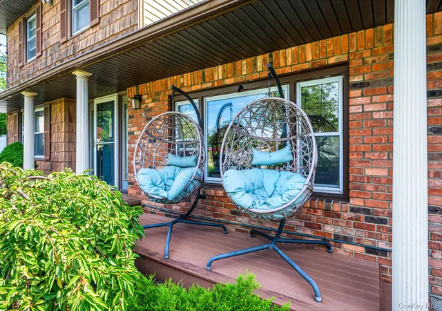 Photo 3 of Sale Pending at 87 Wexford Dr, Islip, NY 11769 | MLS# 1046548 | Listing updated on 2026-09-29