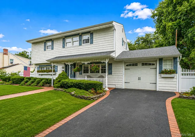 Photo 1 of Single family home for sale at 69 Pilcher St, Babylon, NY 11702 | MLS# 1046550 | Listing updated on 2026-09-27