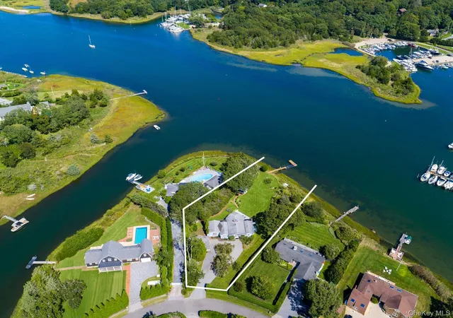 Photo 1 of Single family home for sale at 7 S Pond Rd, East Hampton, NY 11937 | MLS# 1046558 | Listing updated on 2026-09-25