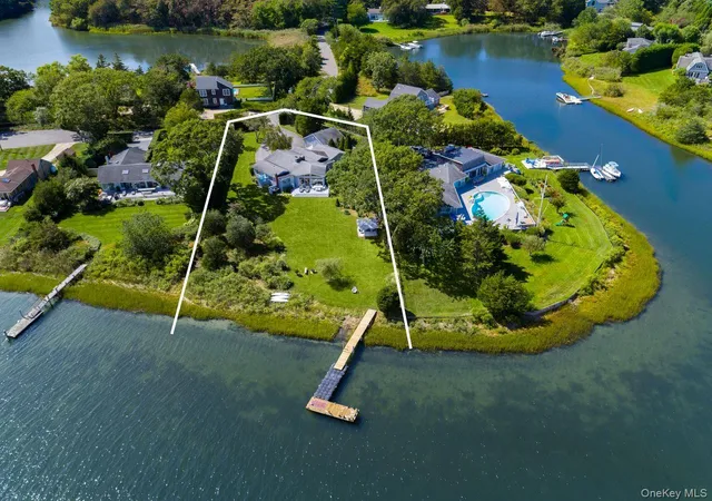 Photo 2 of Single family home for sale at 7 S Pond Rd, East Hampton, NY 11937 | MLS# 1046558 | Listing updated on 2026-09-25