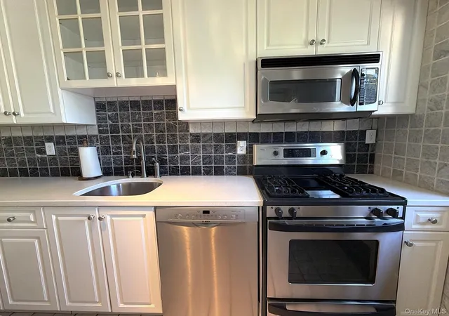 Photo 4 of House for sale at 1085 Warburton Ave #820, Yonkers, NY 10701 | MLS# 1046570 | Listing updated on 2026-09-25