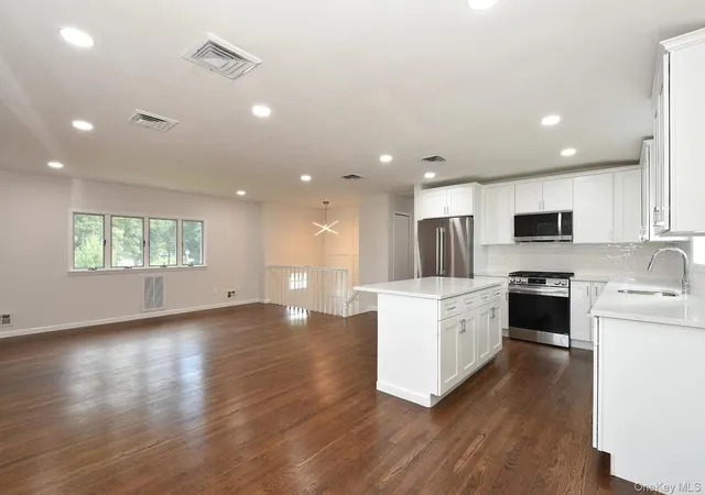 Photo 3 of Single family home for sale at 41 Bethany Dr, Huntington, NY 11725 | MLS# 1046576 | Listing updated on 2026-09-29