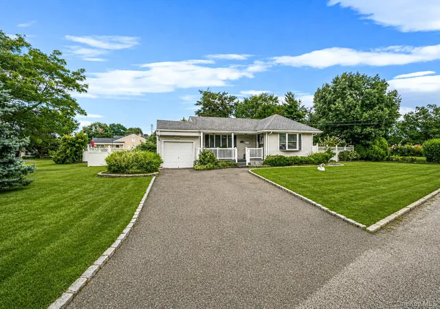 Photo 2 of Single family home for sale at 12 Robin Ln, Islip, NY 11717 | MLS# 1046577 | Listing updated on 2026-09-04
