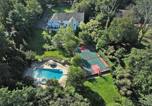Photo 1 of Single family home for sale at 7 Saw Ml Ln, Huntington, NY 11724 | MLS# 1046579 | Listing updated on 2026-10-07