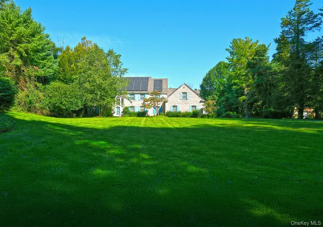 Photo 2 of Single family home for sale at 7 Saw Ml Ln, Huntington, NY 11724 | MLS# 1046579 | Listing updated on 2026-10-07