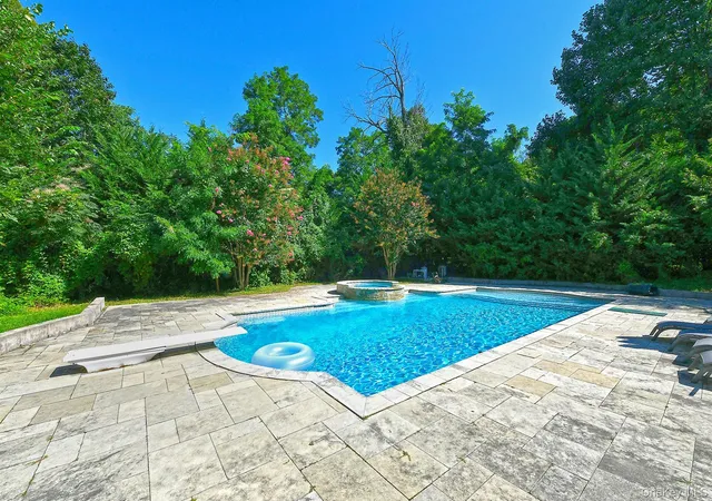 Photo 3 of Single family home for sale at 7 Saw Ml Ln, Huntington, NY 11724 | MLS# 1046579 | Listing updated on 2026-10-07