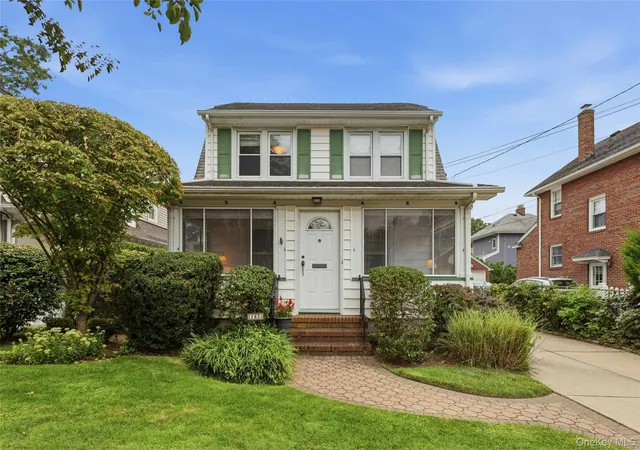 Photo 1 of Single family home for sale at 185 Crocus Ave, Hempstead, NY 11001 | MLS# 1046596 | Listing updated on 2026-09-06
