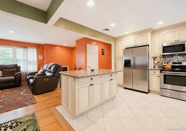 Photo 2 of Single family home for sale at 1028 Union Blvd, Islip, NY 11706 | MLS# 1046597 | Listing updated on 2026-09-04