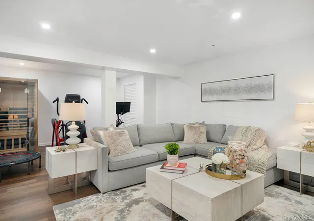 Photo 16 of Single family home for sale at 28 Andrew Ct, Southampton, NY 11968 | MLS# 1046627 | Listing updated on 2026-09-04