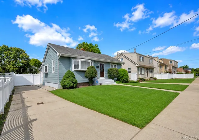Photo 3 of Single family home for sale at 292 Roosevelt Ave, Hempstead, NY 11520 | MLS# 1046638 | Listing updated on 2026-09-13