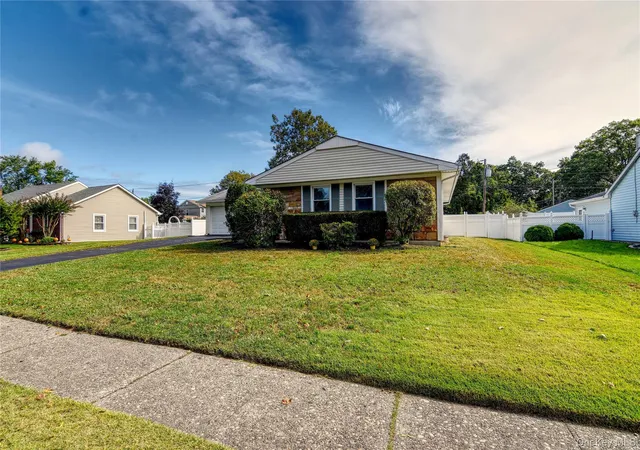 Photo 3 of Single family home for sale at 7 Tinder Ln, Lake Grove, NY 11755 | MLS# 1046646 | Listing updated on 2026-10-08