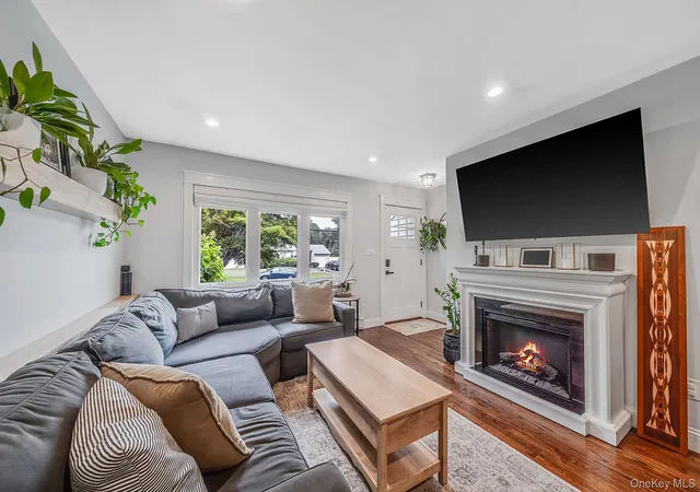 Photo 3 of Sale Pending at 8 Gedney Ave, Smithtown, NY 11787 | MLS# 1046648 | Listing updated on 2026-09-22