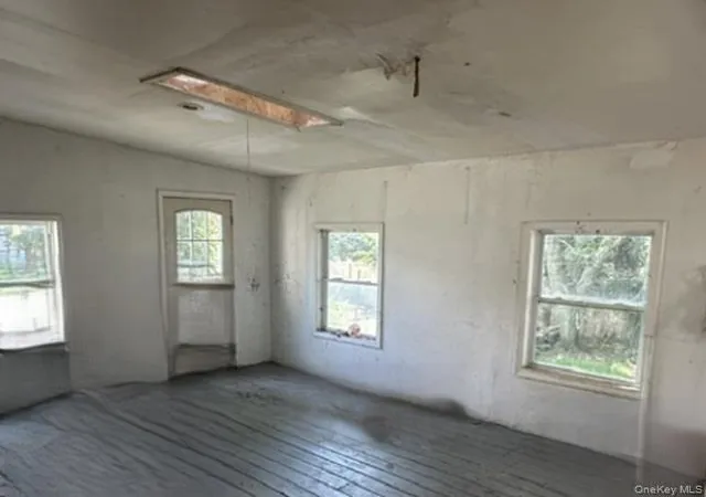 Photo 3 of Single family home for sale at 518 Jayne Blvd, Brookhaven, NY 11776 | MLS# 1046662 | Listing updated on 2026-09-04