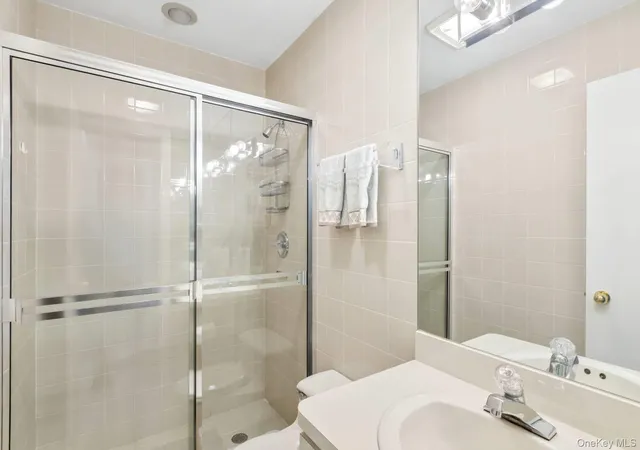 Photo 13 of Single family home for sale at 39 Spring Pond Ln, Southampton, NY 11968 | MLS# 1046663 | Listing updated on 2026-09-04