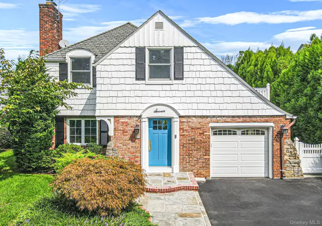 Single family home for sale at 7 Highmeadow Rd, North Hempstead, NY 11030 | MLS# 1046670